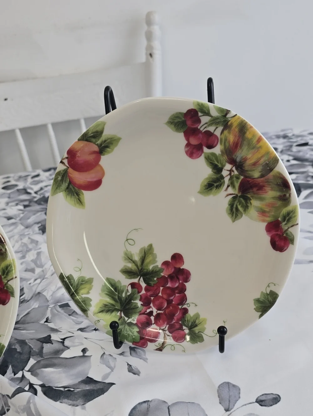 Vintage Royal Doulton Set Of 4 Everyday Fine China Vintage Grape Salad Plates